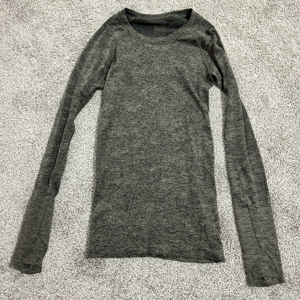 Lululemon Swiftly Tech 2.0 long sleeve shirt, full length. Size 4